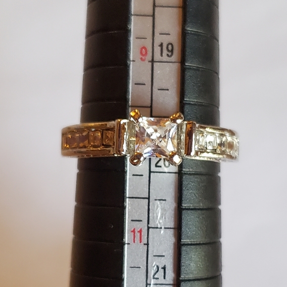 *RARE* Vintage Dainty Engagement Ring - Picture 8 of 15